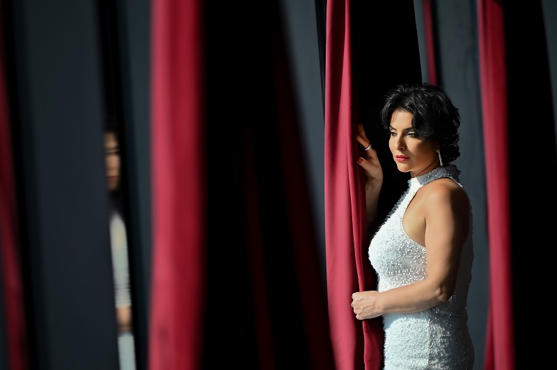 Efsane Şarkıya Tülay Açıkgöz Yorumu: “Üzülme”