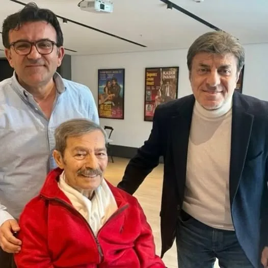 Coşkun Sabah’tan Kadir İnanır’a Duygusal Ziyaret: “Gözlerinin İçi Güldü”